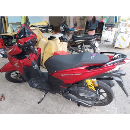 Yên xe Vario Áo thêu chữ Thái lên chỉ đỏ 