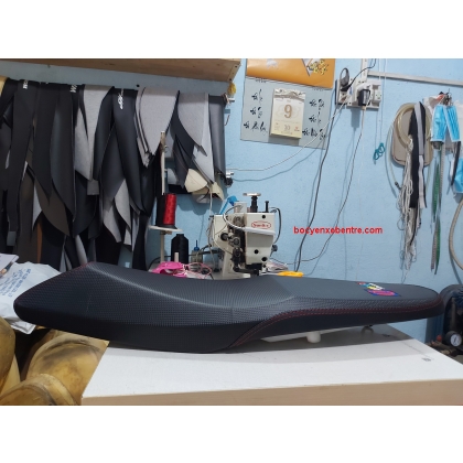 Yên xe Sonic độ cạnh,Áo thêu chữ Thái lên chỉ đỏ 