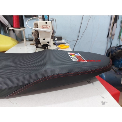 Yên xe winner gọt cạnh,Áo thêu,  chỉ đỏ 